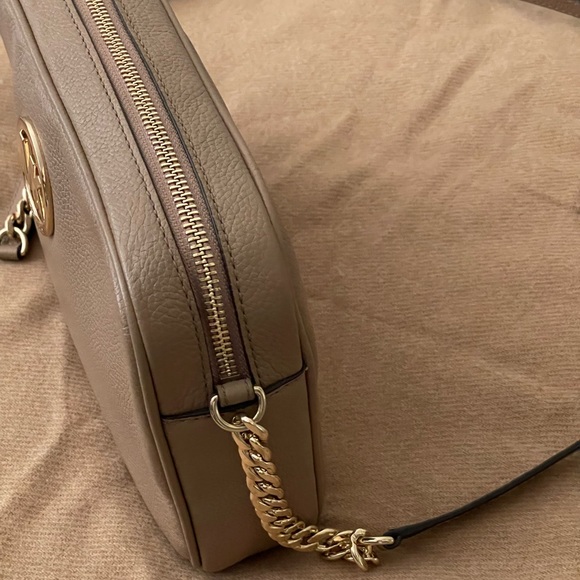 MICHAEL KORS FULTON LG CROSSBODY BAG. Nude color. - Picture 8 of 11